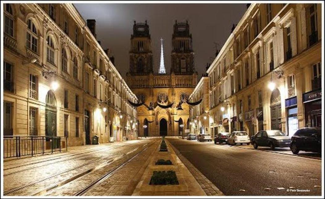 Appartamento Duplex de charme Orléans hypercentre Cathédrale avec parking et wifi Esterno foto